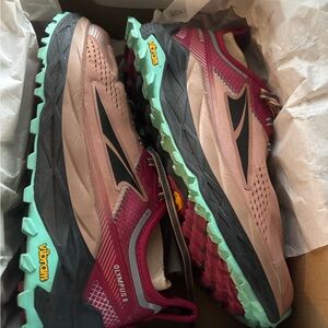 Altra Olympus 5 Trail Running Shoe Size 9